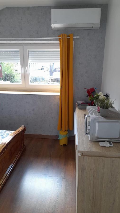 Studio Privee Vesoul -Wifi,Tv,Clim,Parking Gratuit Eksteriør bilde
