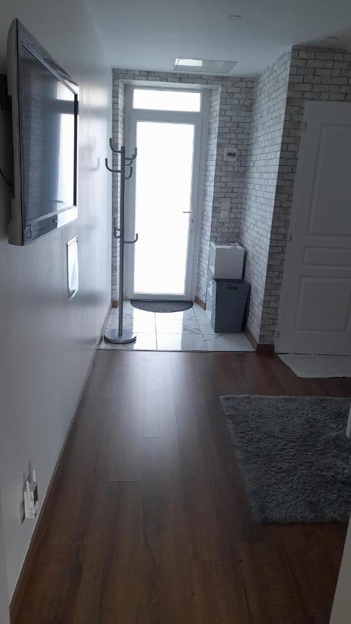 Studio Privee Vesoul -Wifi,Tv,Clim,Parking Gratuit Eksteriør bilde